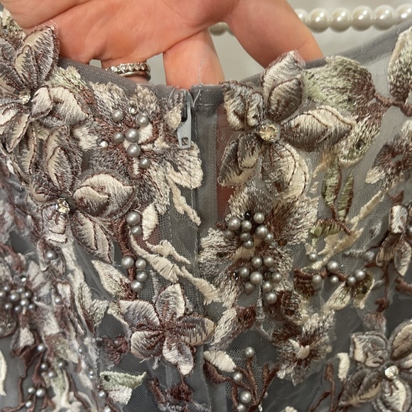 *NEW* LA FEMME 27968 floral embroidery appliqué cinderella ballgown - Picture 17 of 17